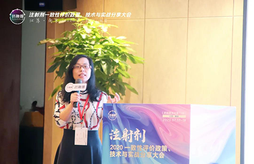 周晓堂主任上台发表演讲 周晓堂主任上台发表演讲