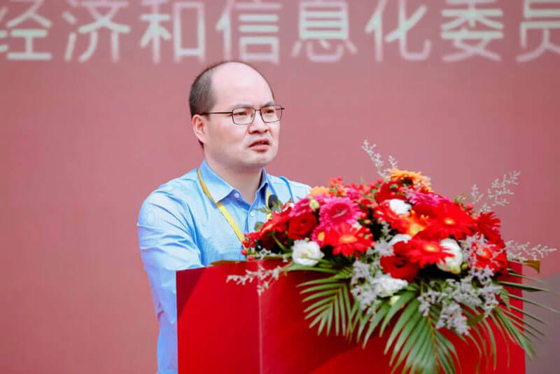 上海市经济和信息化委员会副主任刘平发表致辞.jpg 上海市经济和信息化委员会副主任刘平发表致辞.jpg