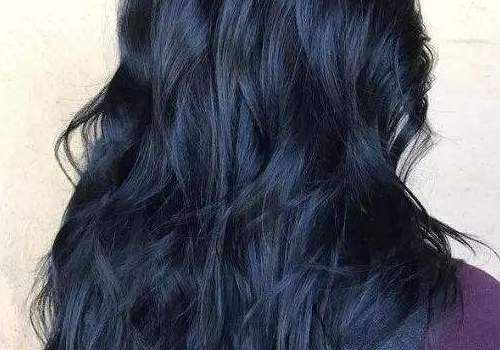 <b>染蓝黑色头发多久会掉色</b>
