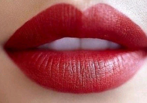 女人嘴唇厚代表什么